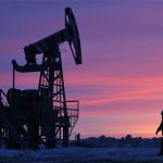 Нефть торгуется в зеленой зоне на данных Минэнерго США